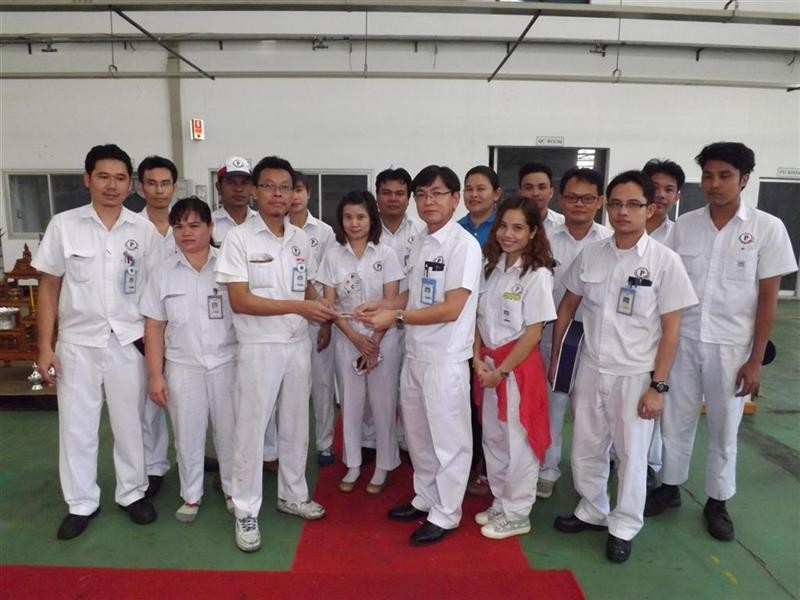 คุณพัฒนศักดิ์ แสนสมรส กรรมการผู้จัดการ บริษัท พี ควอลิตี้ แมชชีน พาร์ท จำกัด ได้จัดกิจกรรมเนื่องในวันส่งท้ายปีเก่าต้อนรับปีใหม่ โดยผู้บริหารนิมนต์พระสงฆ์ มาให้ศีลให้พรแก่พนักงาน เพื่อความเป็นศิริมงคลก่อนการเดินทางกลับภูมิลำเนา เมื่อวันที่ 27 ธันวาคม 2557