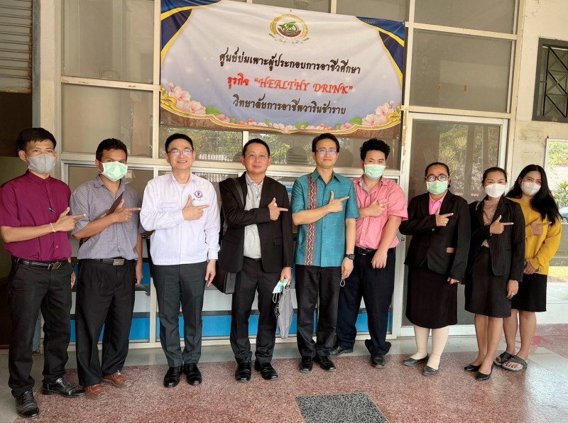 คุณพัฒนศักดิ์ แสนสมรส กรรมการผู้จัดการ บริษัท พี ควอลิตี้ แมชชีน พาร์ท จำกัด เข้าร่วมโครงการแนะแนว การรับนักศึกษาเข้าฝึกประสบการณ์ ระบบทวิภาคี กับ วิทยาลัยการอาชีพวารินชำราบ ในวันพุธที่ 1 กุมภาพันธ์ 2566