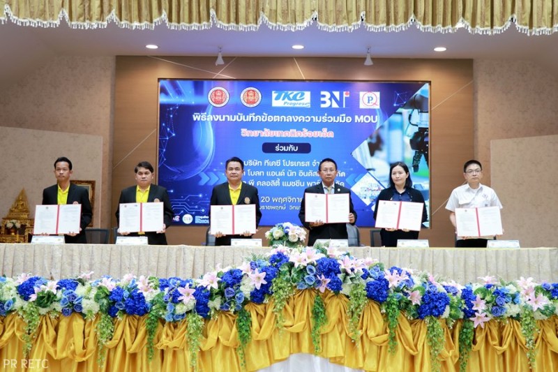 คุณพัฒนศักดิ์ แสนสมรส กรรมการผู้จัดการ บริษัท พี ควอลิตี้ แมชชีน พาร์ท จำกัด บันทึกข้อตกลงความร่วมมือ (MOU) การจัดการเรียนการสอนด้านอาชีวศึกษา ระบบทวิภาคี ระหว่างวิทยาลัยเทคนิคร้อยเอ็ด จังหวัดร้อยเอ็ด กับ บริษัท พี ควอลิตี้ แมชชีน พาร์ท จำกัด พร้อมเยี่ยมชมการจัดการเรียนการสอนที่แผนกวิชาช่างยนต์,ช่างกลโรงงาน,ช่างอิเล็กทรอนิกส์ และช่างไฟฟ้ากำลัง  เมื่อวันที่ 20 พฤศจิกายน 2567
