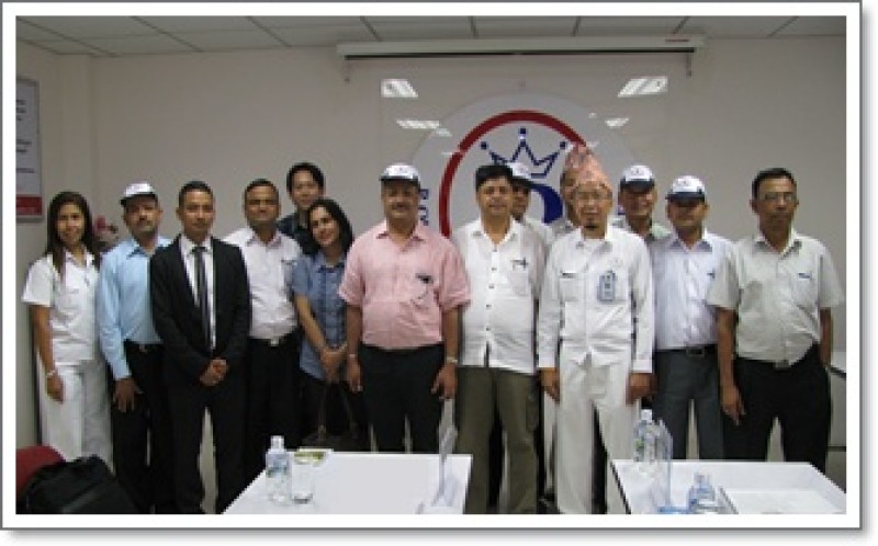 นายประจักษ์ จันทร์ขันศรี ผู้จัดการทั่วไป บริษัท พี ควอลิตี้ แมชชีน พาร์ท จำกัด ต้อนรับ คณะปลัดกระทรวงอุตสาหกรรม ประเทศเนปาล ที่เข้าเยี่ยมชมบริษัทฯเมื่อวันที่ 23 สิงหาคม พ.ศ.2555
More